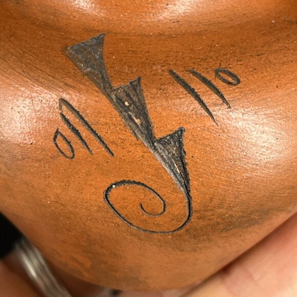 Vintage Southwestern Stoneware Pottery Mini Pot Vase Carved Design Signed 2006 - Picture 9 of 11